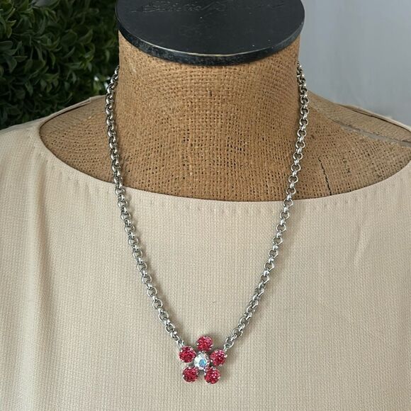 Hand crafted crystal flower pendant necklace - Picture 2 of 3